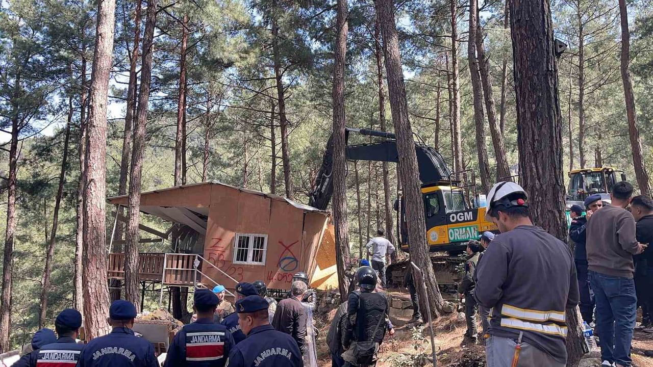 Osmaniye'de mahkeme kararıyla 31 kaçak yayla evinin yıkımına başlandı