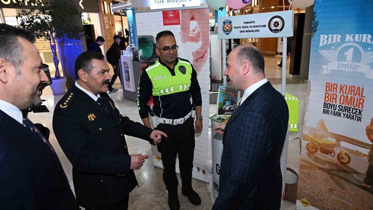 Osmaniye'de Polis Haftası'nda emniyetten bilgilendirme standı