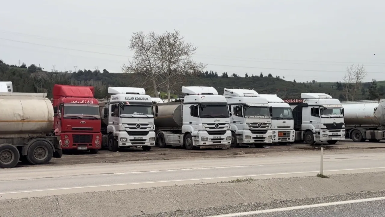 Osmaniye'de şoförlerin zorlu nöbeti: 12 gündür yükleri boşaltılmayan tankerler