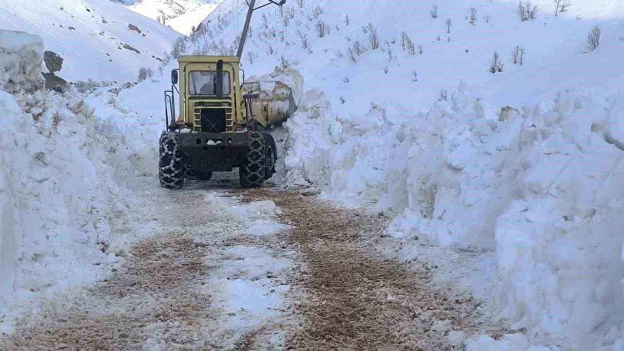 Ovacık’ta bahar henüz gelmedi: Yaklaşık 4 buçuk aydır süren karla mücadele