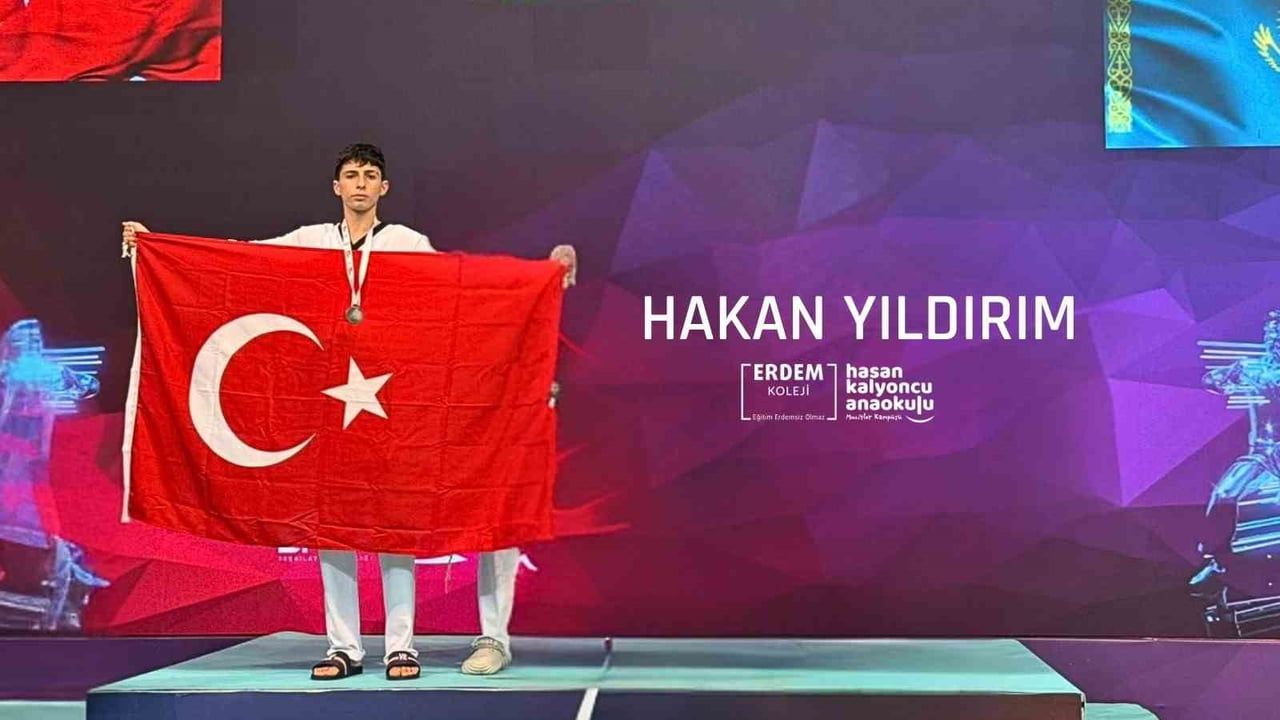 Özel Erdem Anadolu Lisesi Öğrencisi Hakan Yıldırım Türkiye İkincisi