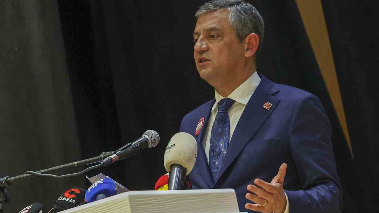 Özgür Özel: Gazetecilerin emeklerinin sömürülmediği, tutuklu gazetecilerin olmadığı bir Türkiye gerekiyor