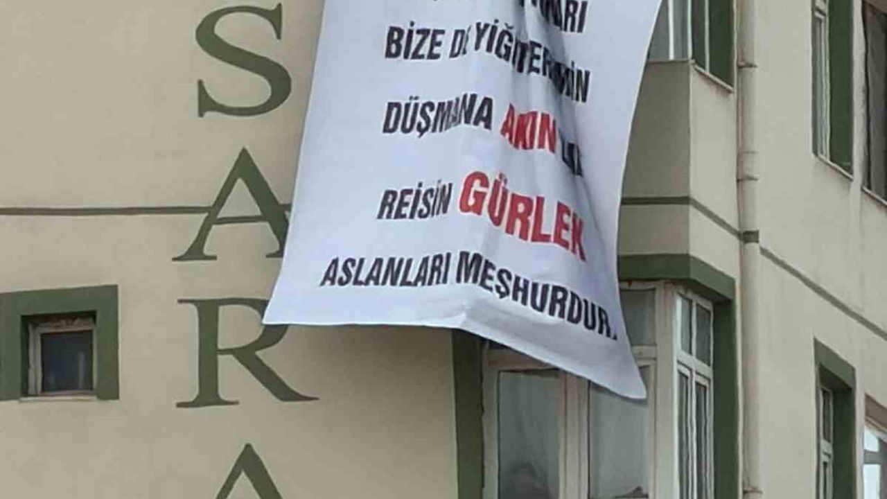 Özgür Özel'in Nevşehir mitinginde asılan pankart dikkat çekti
