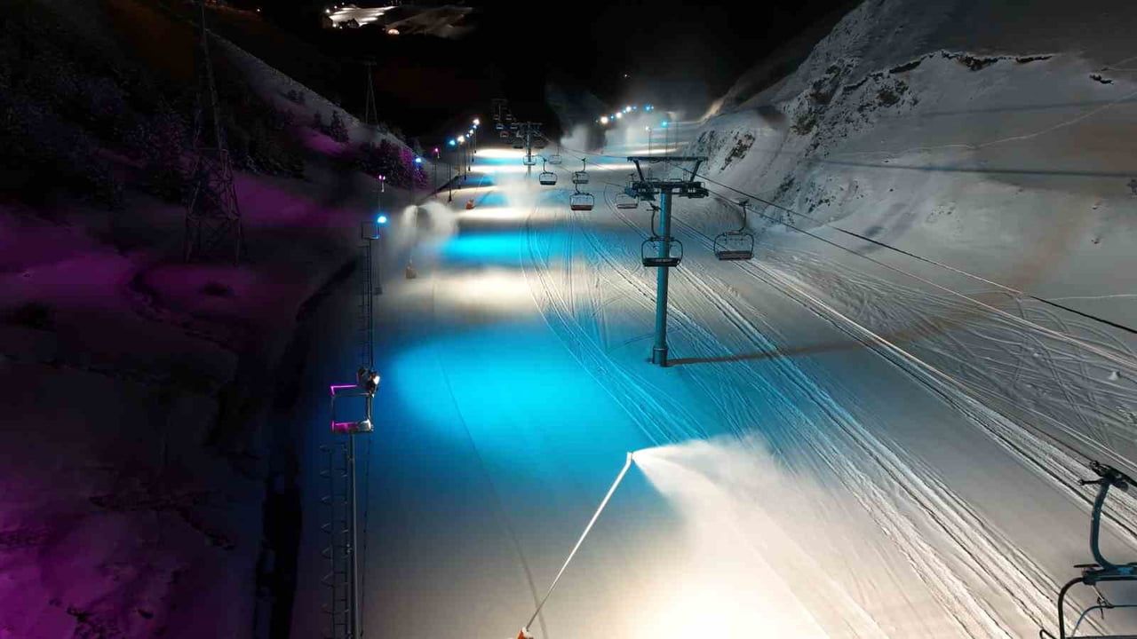 Palandöken'de ilk kez Nisan ayında suni karlama devreye alındı, sezon 30 Nisan 2026'ya uzadı
