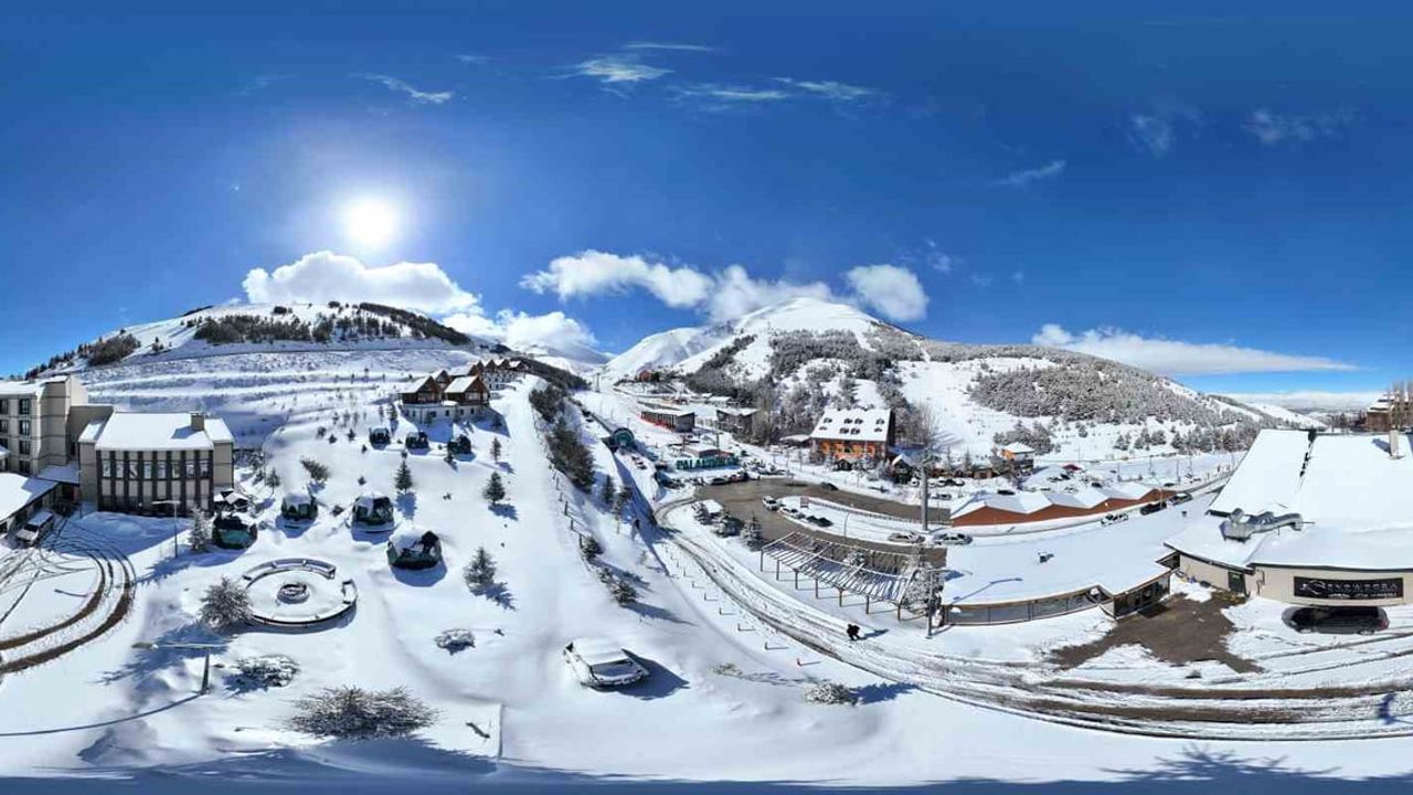 Palandöken Kayak Merkezi Nisan karıyla beyaza büründü