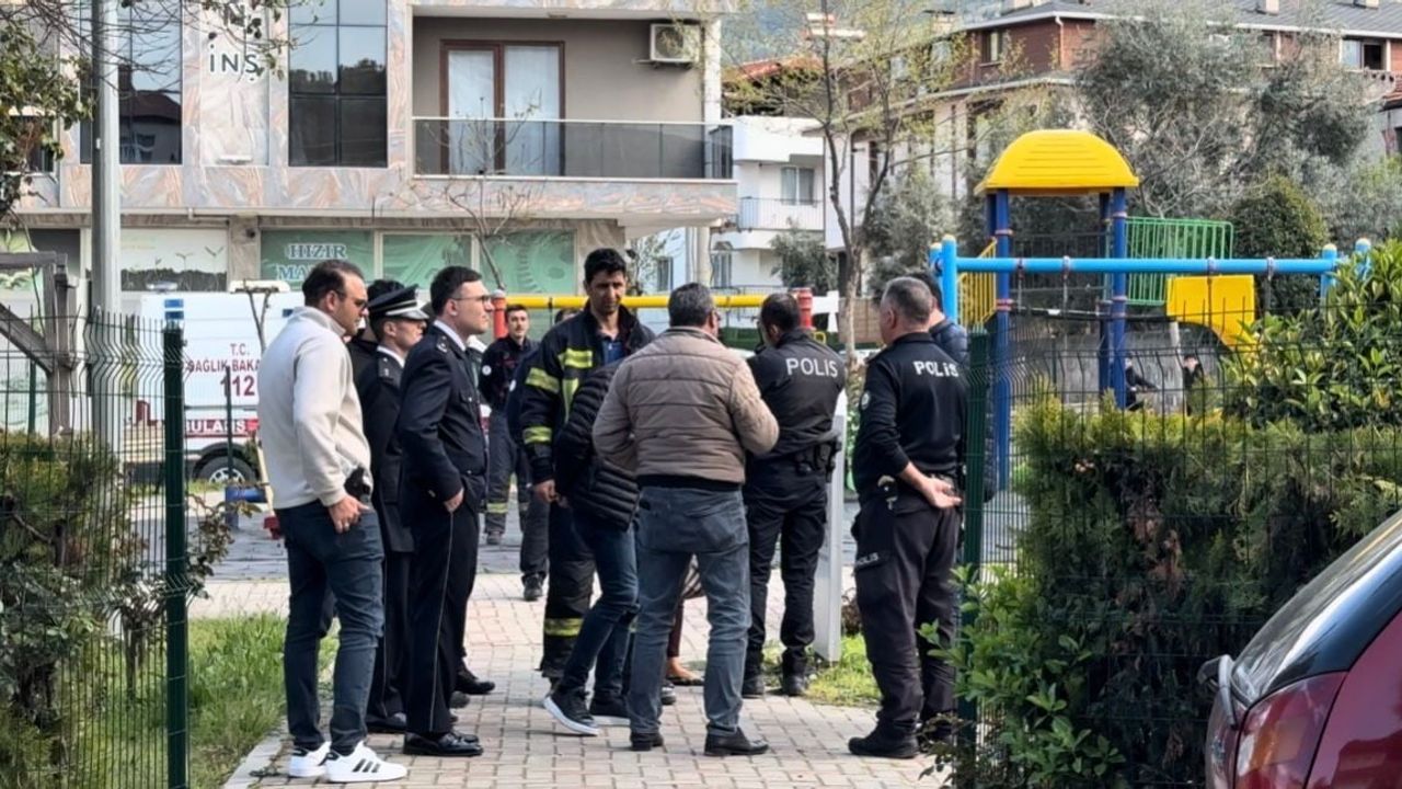 Pamukkale’de cami çatısına çıkan kişi iki saatlik ikna çalışmasıyla indirildi