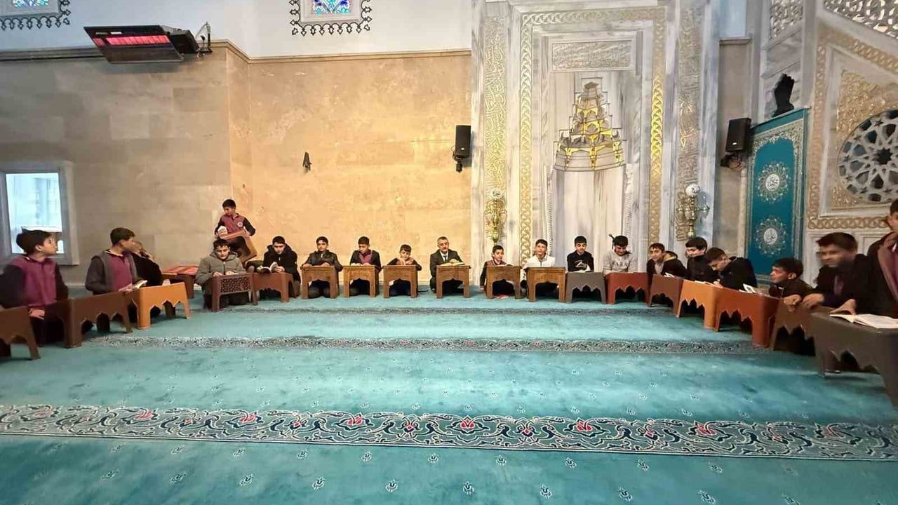 Patnos’ta Kütüphane Haftası: Kitap Okuma Yürüyüşü ve Toplumsal Farkındalık Etkinliği