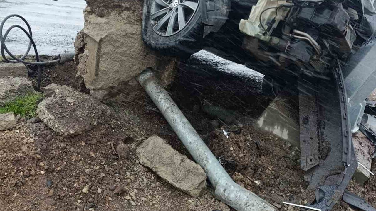 Patnos'ta yağışlı hava trafikte kazaya yol açtı: Değirmendüzü'nde 2 yaralı