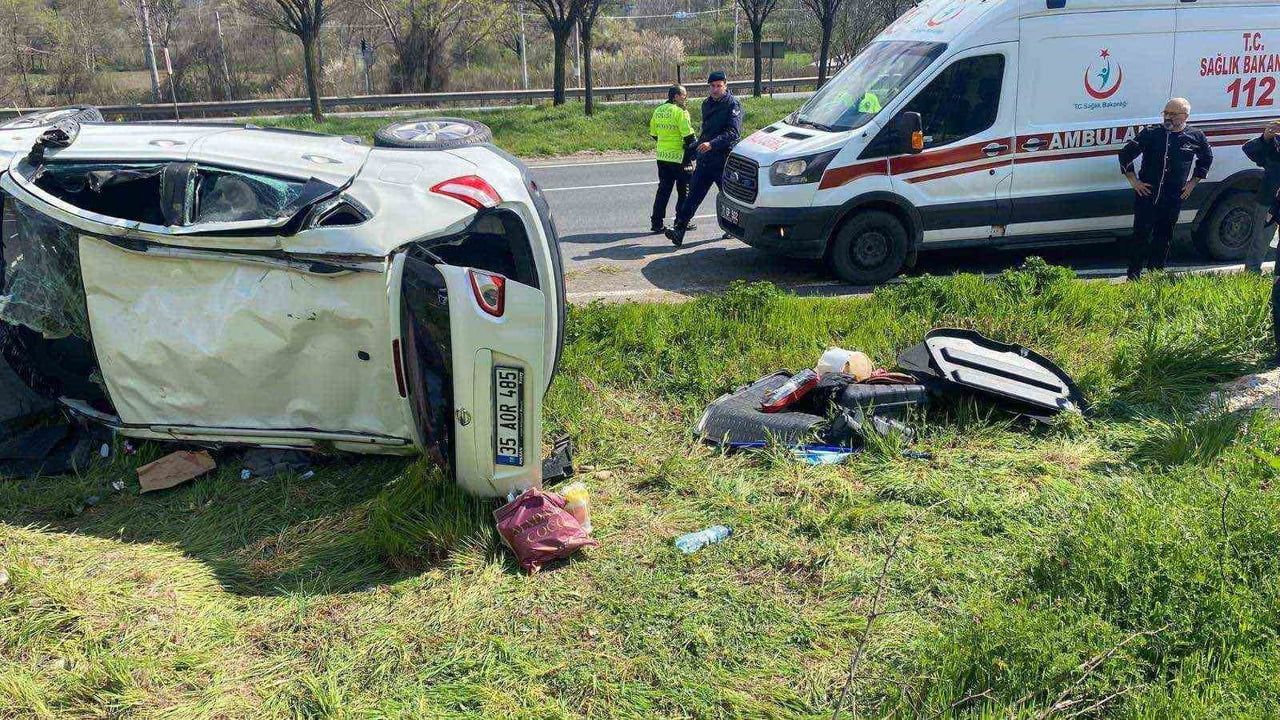 Pazaryeri'de D-650 Demirköy mevkiinde otomobil devrildi: 2 kişi yaralandı