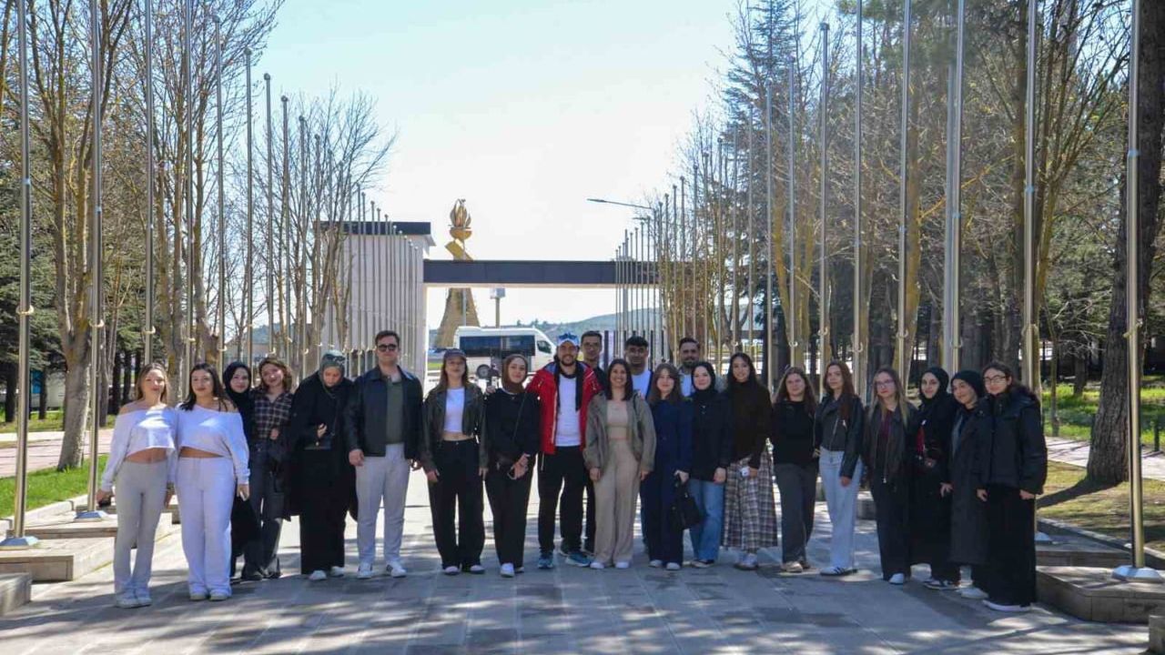 Pazaryeri MYO öğrencileri BŞEÜ Merkez Kampüsünü inceledi