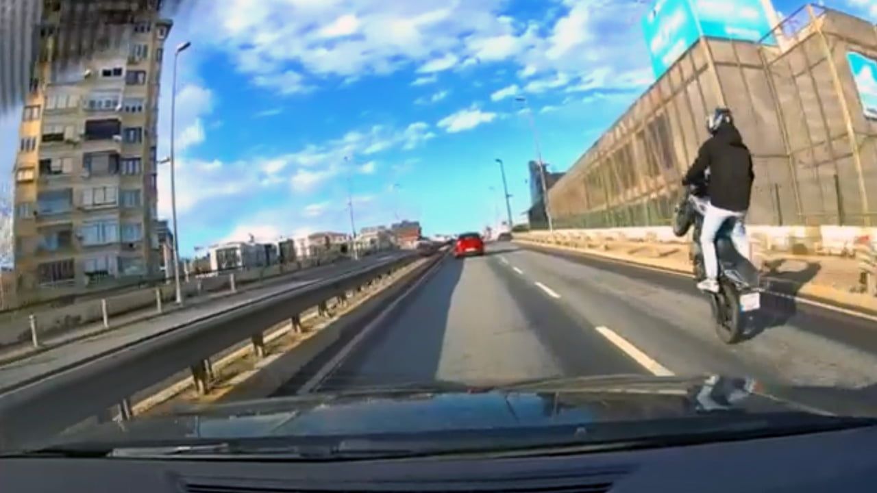 Pendik’te akrobatik motosiklet sürüşüne 46 bin TL ceza, ehliyete 60 gün el konuldu