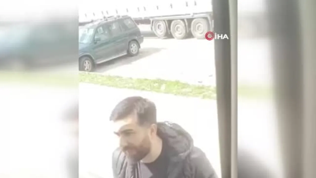 Polatlı'da otobüste yolcu ile şoför arasında kavga, anlar cep telefonu kamerasına yansıdı