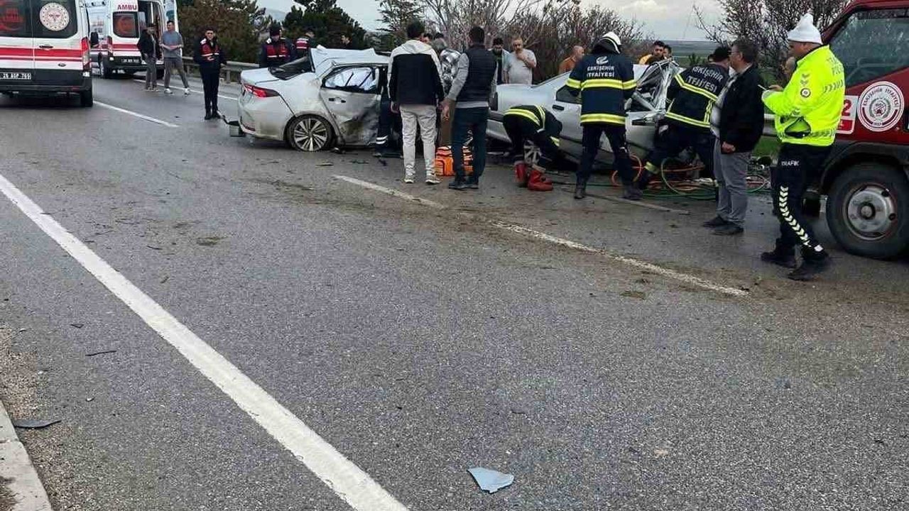 Polatlı-Sivrihisar Karayolunda Kafa Kafaya Çarpışma: 4 Kişi Hayatını Kaybetti