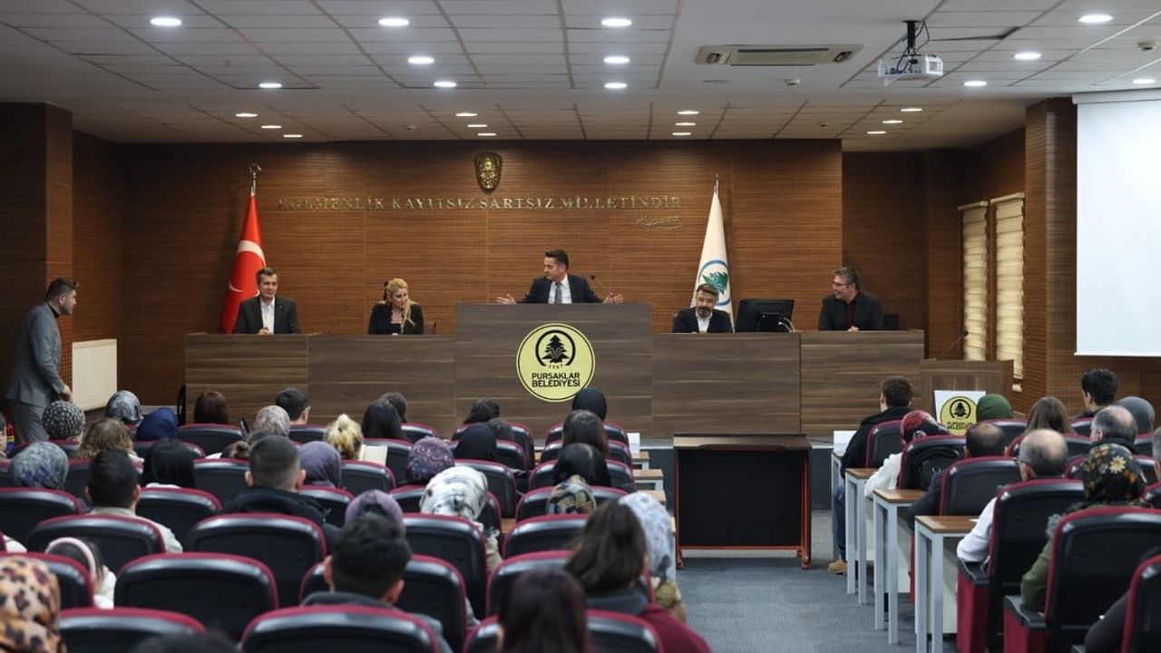 Pursaklar Belediyesi iş arayanlarla işverenleri bir araya getirdi: 138 kişiyle görüşme yapıldı