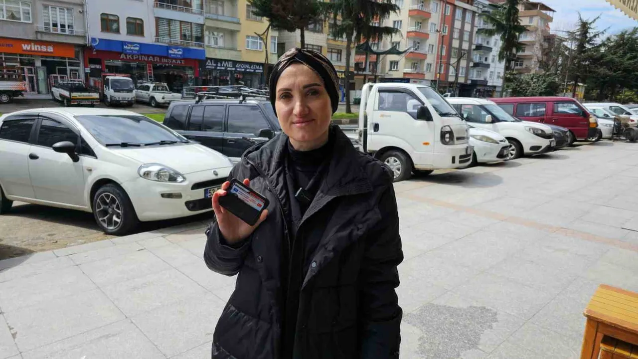 Rize'de ablasının önerisiyle yükseklere bakınca cüzdanını buldu
