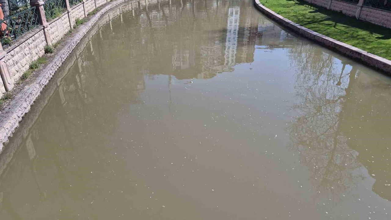 Sağanak Sonrası Porsuk Çayı Kahverengine Döndü