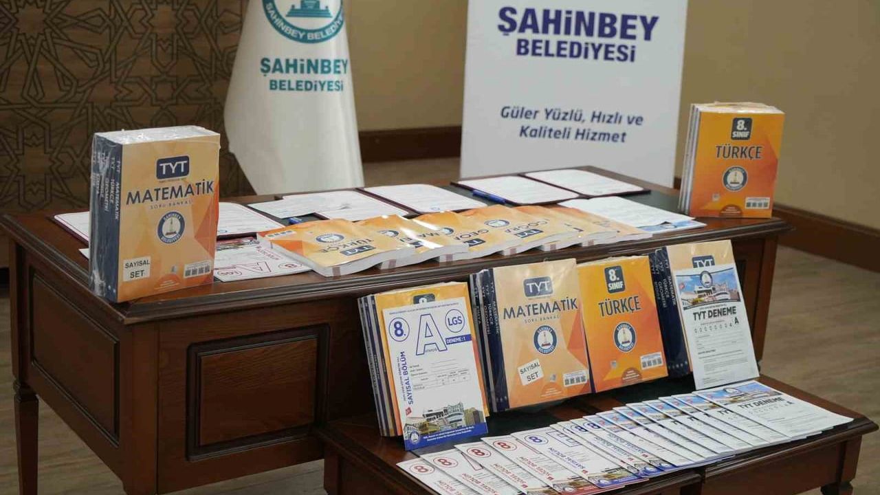 Şahinbey'de öğrencilere kaynak kitap desteği: 42 bin kitap ve 192 bin deneme dağıtılacak