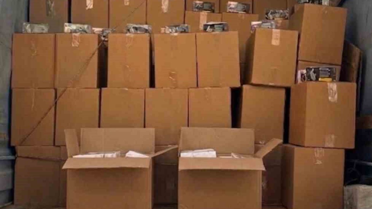 Sakarya'da KOM operasyonu: 6 milyon gümrük kaçağı boş makaron ele geçirildi