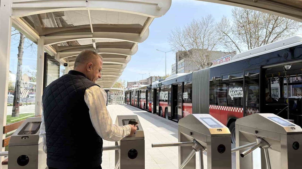 Sakarya'da metrobüs ücretsiz test dönemi sona eriyor: Ücretli dönem 16 Nisan'da başlıyor