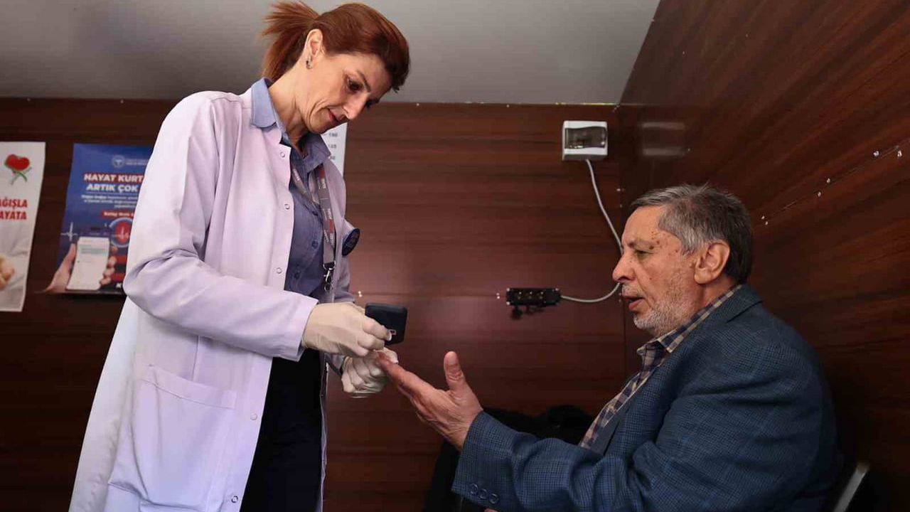 Sakarya'da 'Sağlık Sokağı' açıldı: 20 branşta randevusuz danışmanlık ve tarama