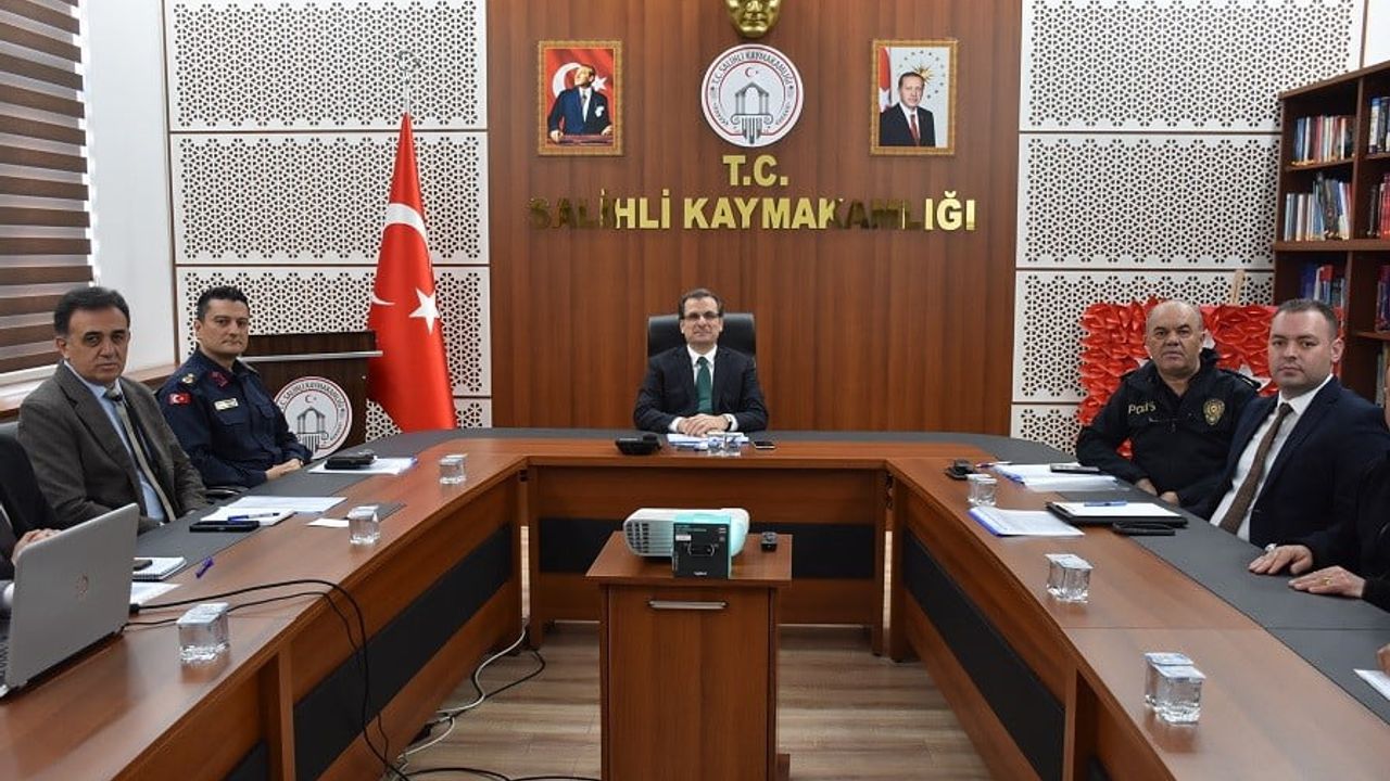 Salihli’de metruk binaların güvenli hale getirilmesi için kapsamlı güvenlik toplantısı