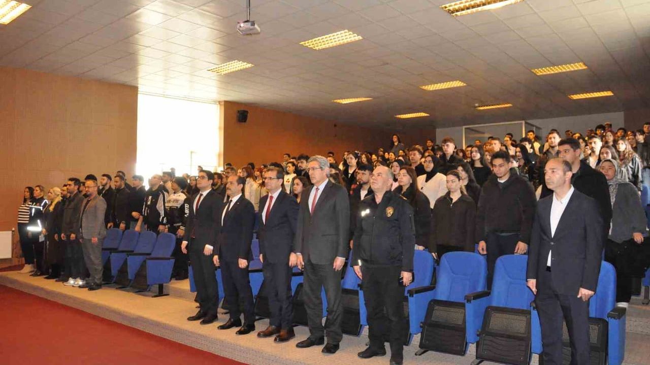 Salihli'de Üniversite Öğrencilerine Siber Suçlar ve İnternette Dolandırıcılık Eğitimi