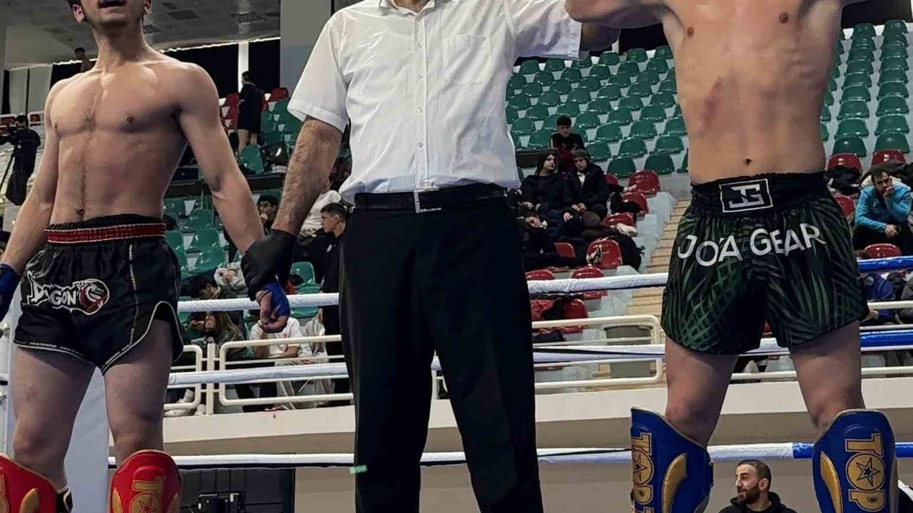 Salihlili Kenan Şahin, Diyarbakır'da 63 kiloda Türkiye Kick Boks Şampiyonu oldu