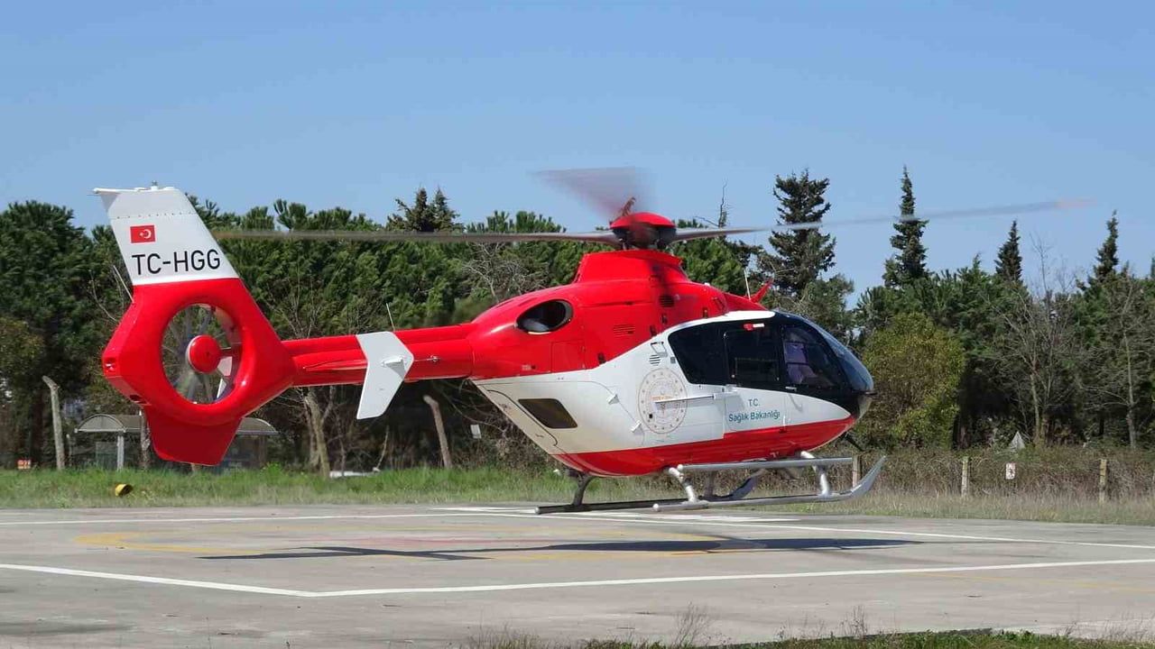 Samsun'da çatısından düşen 59 yaşındaki kadın ambulans helikopterle hastaneye ulaştırıldı