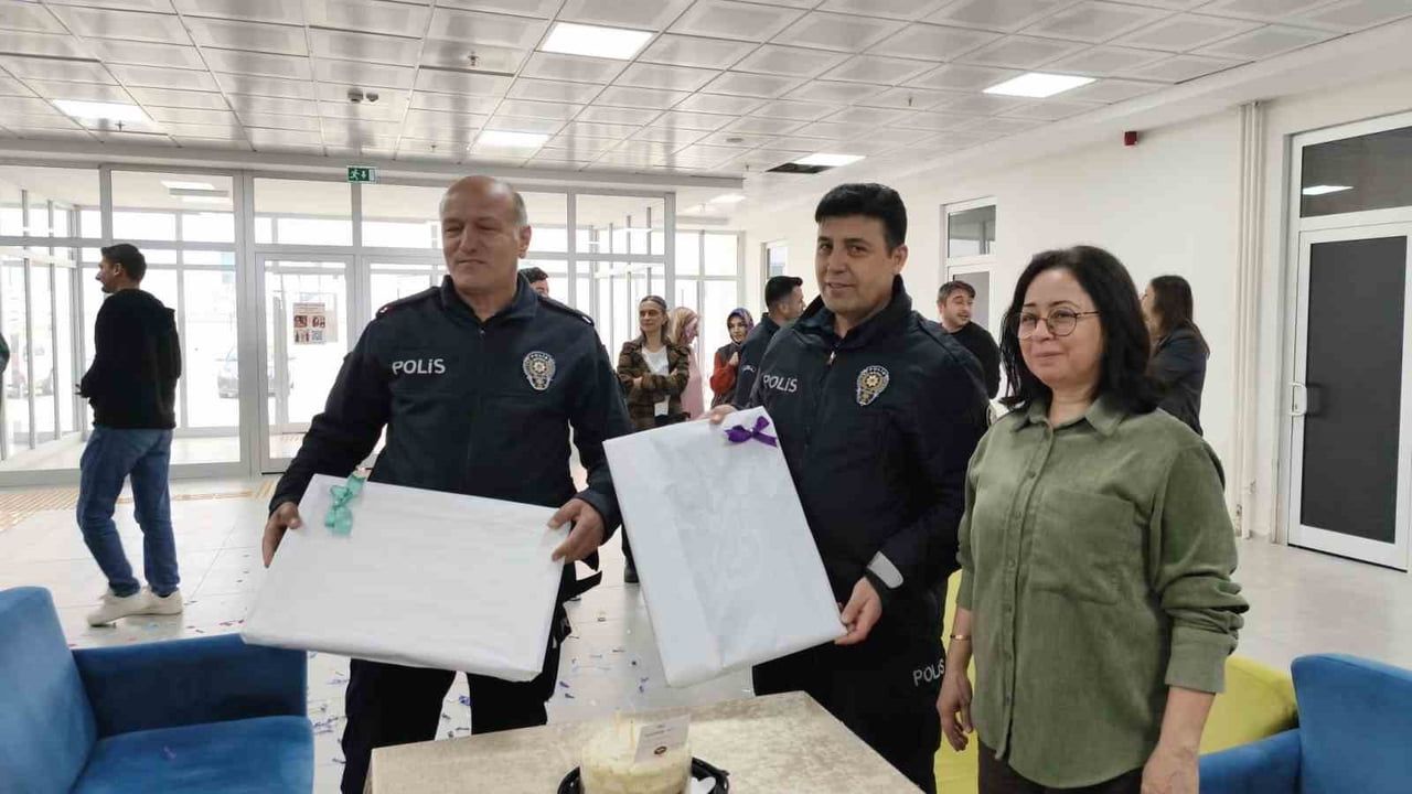 Samsun'da KYK yurdundan polislere "Olay var" ihbarı — 10 Nisan Polis Bayramı'nda pasta sürprizi