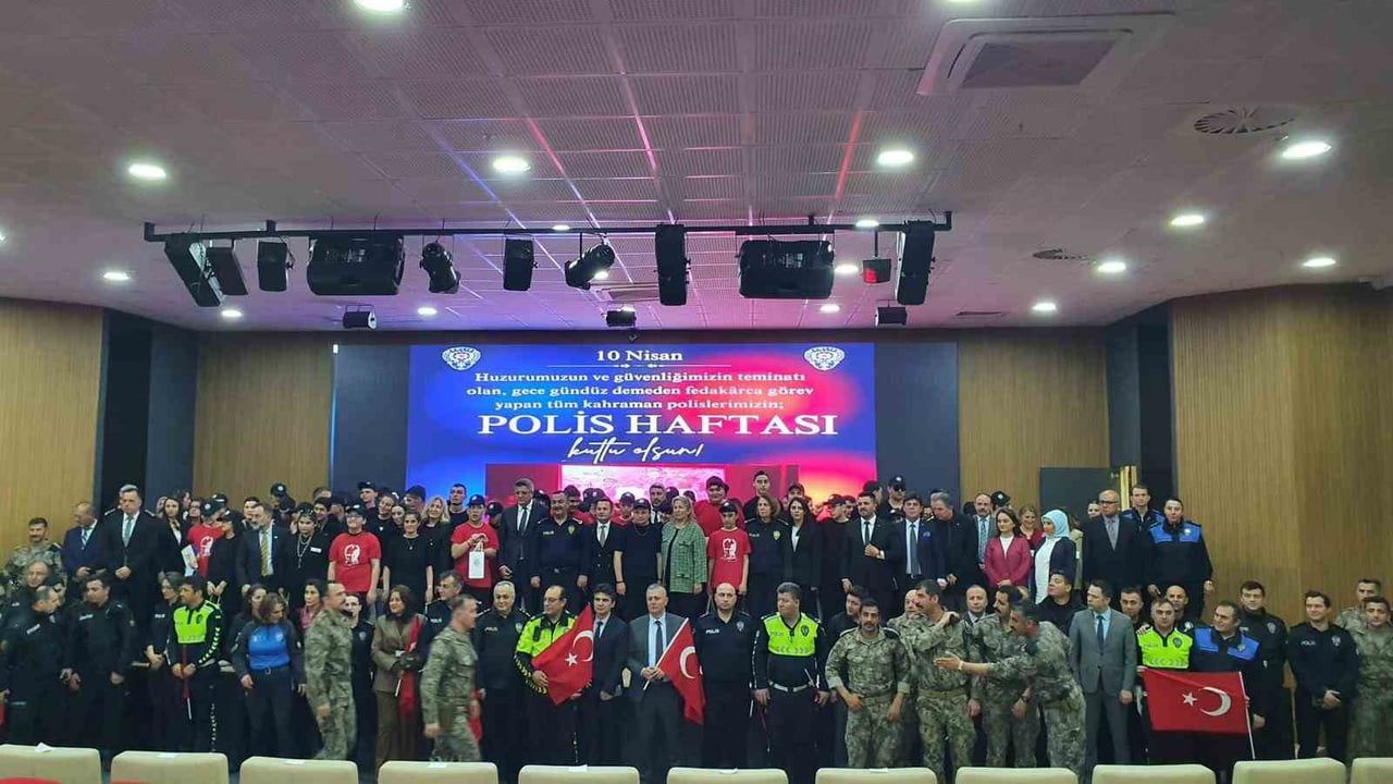 Samsun'da özel öğrencilerden Polis Haftası'nda anlamlı gösteri