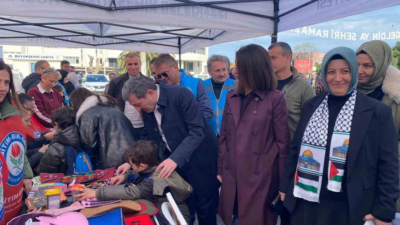 Samsun'da 'Özgürlük ve Sumud Filosu'na Destek İçin Kurulan Hayır Çarşısı İlgi Topladı