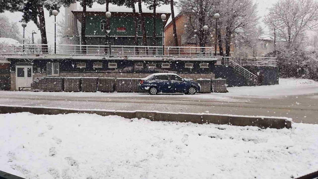 Samsun Kavak’ta Nisan ayında kar yağışı; yüksek kesimlerde 10 santimetreye kadar birikim