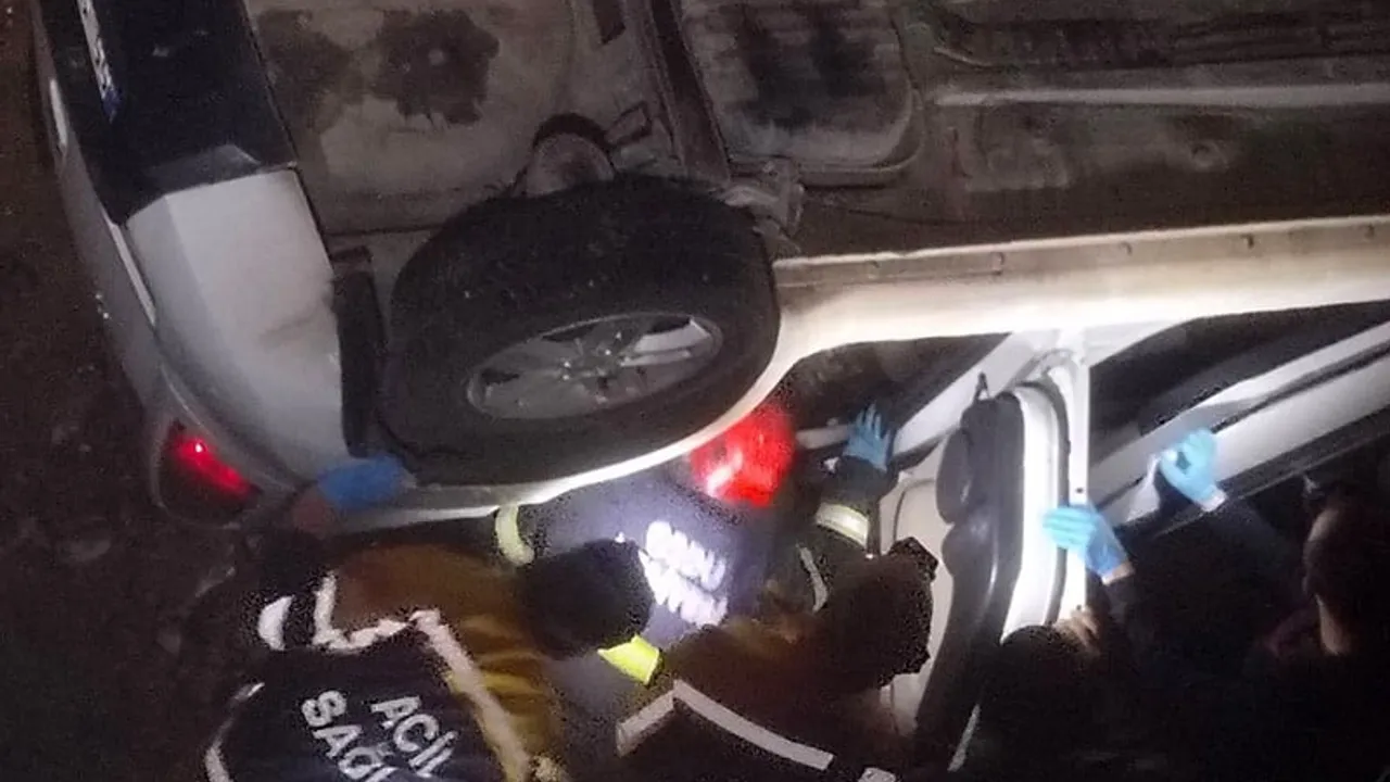 Samsun Terme'de otomobil köprüden dere yatağına düştü: 2 yaralı