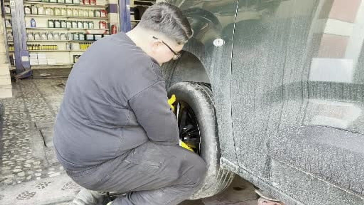 Sanayide yaz lastiği mesaisi erken başladı: Hususi araç sahipleri 15 Nisan öncesi bakımda