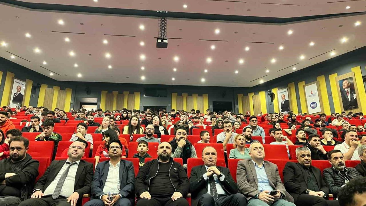 Sancaktepe'de 24 Yıl Sonra Dünya Kupası Sevinci: Milli Takım Kosova'yı 1-0 Yenerek Tur Atladı