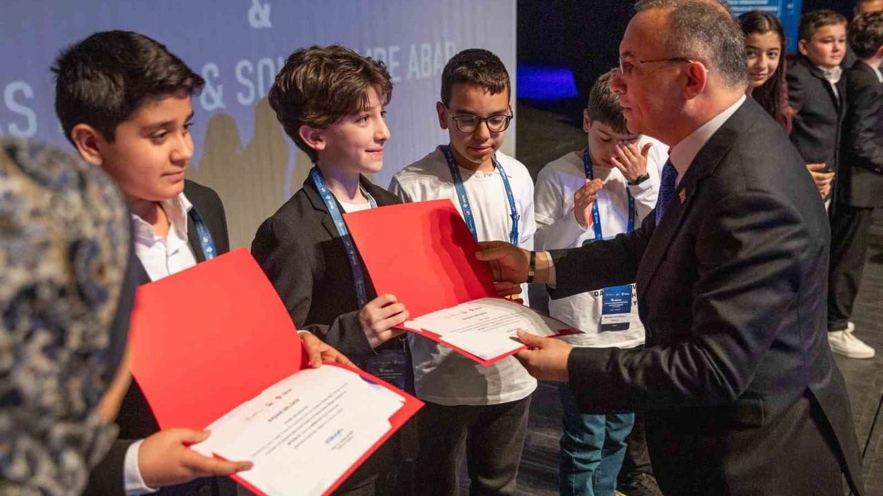 SANKO Okulları, Gaziantep'te TÜBİTAK Bölge Finalleri'nde iki birincilik kazandı