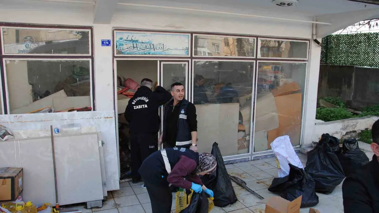 Şanlıurfa’da depo baskını: Yıllardır saklanan son kullanma tarihi geçmiş tonlarca gıda ele geçirildi