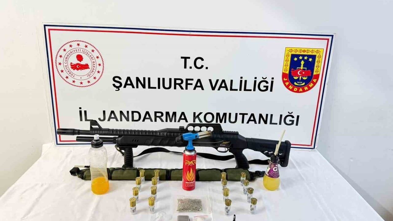 Şanlıurfa'da jandarma operasyonunda 11 gram metamfetamin ve ruhsatsız av tüfeği ele geçirildi