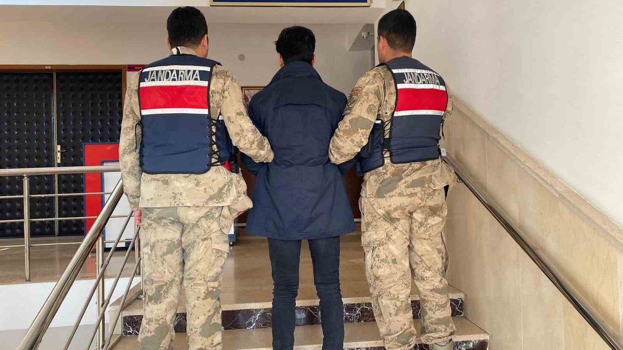 Şanlıurfa Karaköprü'de hırsızlıktan aranan Y.T. jandarma ekiplerince yakalandı