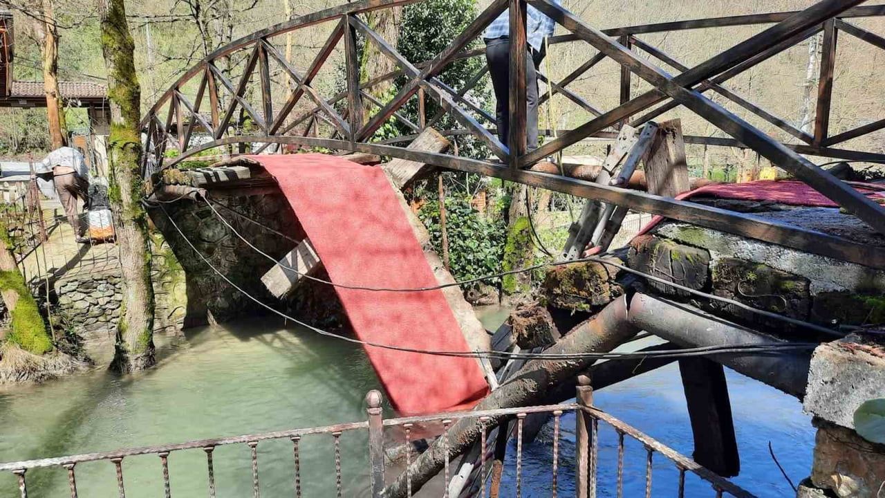 Sapanca'da asma köprü çöktü: 2 kişi hafif yaralandı