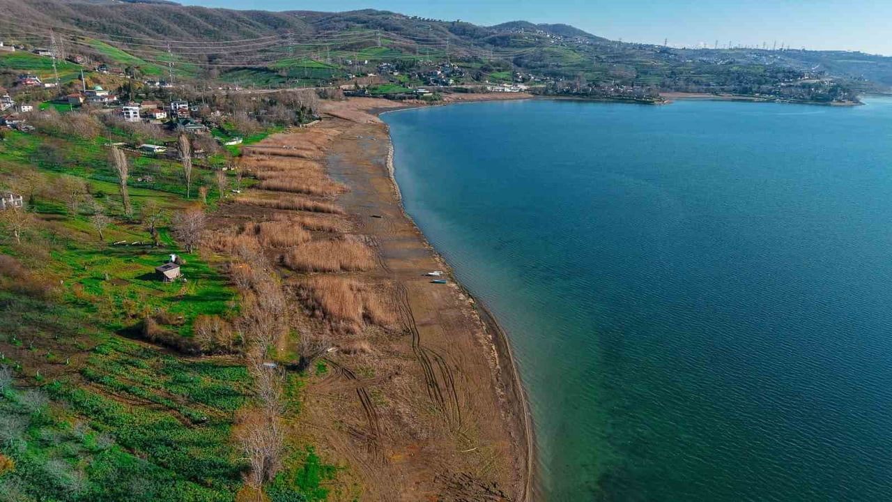 Sapanca Gölü'nde kaçak iskele ve yapı yıkım çalışmalarının ikinci etabı başladı