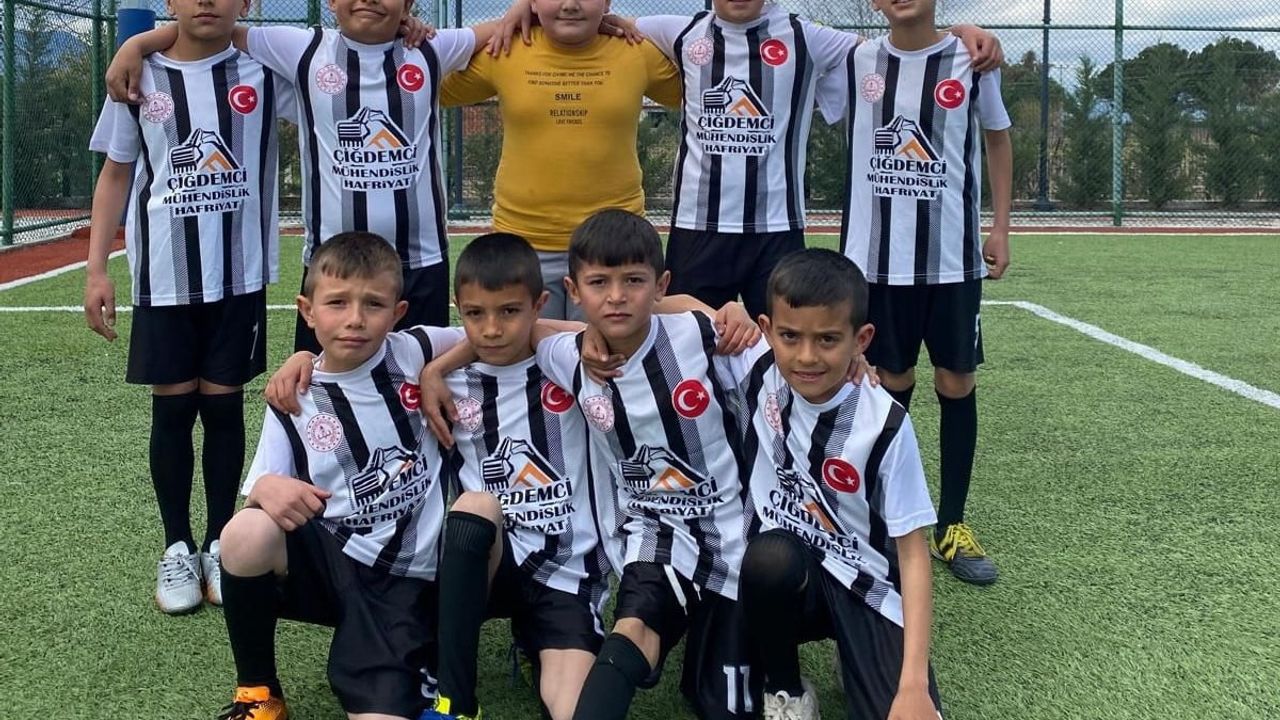 Sarıgöl'de Birleştirilmiş Sınıf Takımı 23 Nisan Turnuvasında İlk Dörte Kaldı