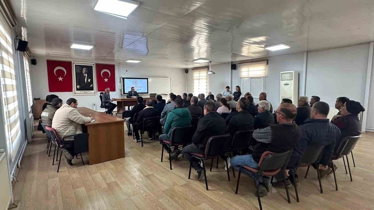 Sarıgöl'de Muhtarlar Toplantısı: Mahalle İhtiyaçları ve Çözüm Önerileri Masaya Yatırıldı
