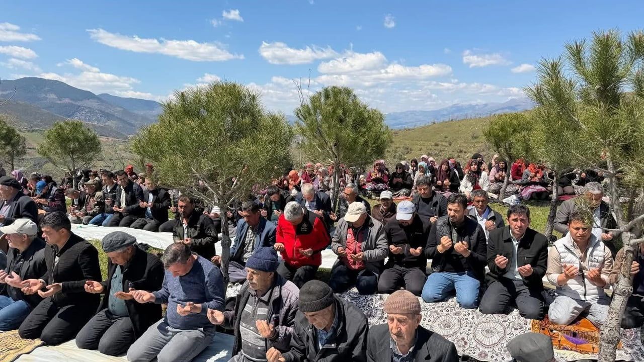 Sarıgöl Kızılçukur Mahallesi’nde Yıllık Yağmur Duası Geleneği Yoğun Katılımla Sürdürüldü