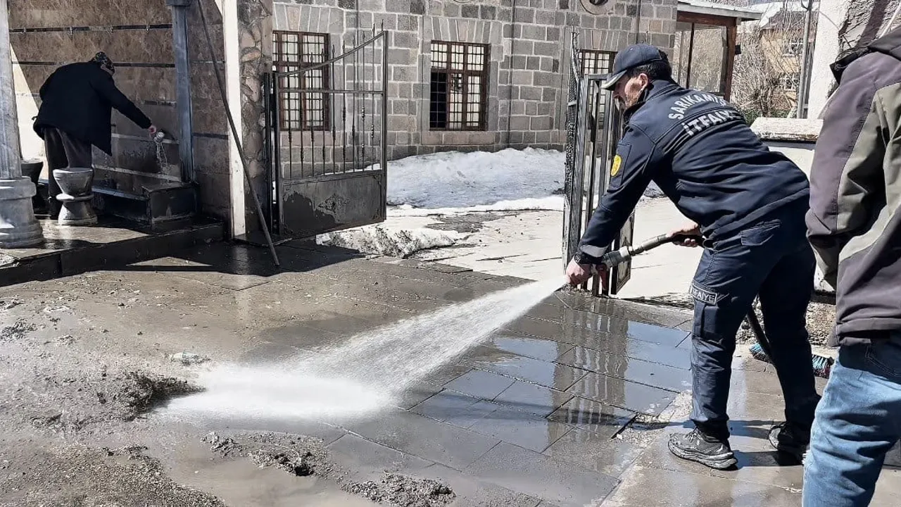 Sarıkamış’ta Bahar Temizliği Seferberliği: Belediye Ekipleri Tüm İlçede Çalışıyor