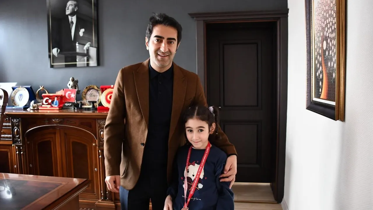 Sarıkamışlı öğrenciler 'Oyuncu Beyinler' turnuvasında ilçeye gurur yaşattı