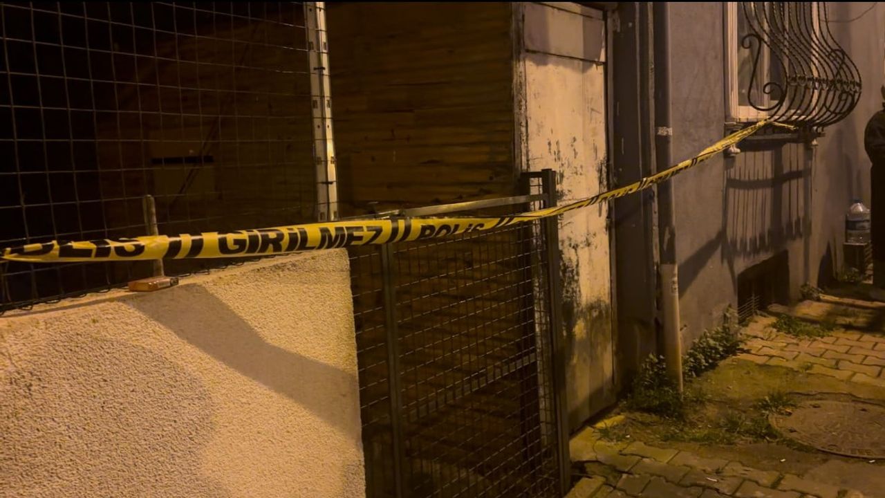 Sarıyer Ayazağa'da toprak kayması: 6 binaya tahliye kararı ve mahalle sakinlerinin tepkisi