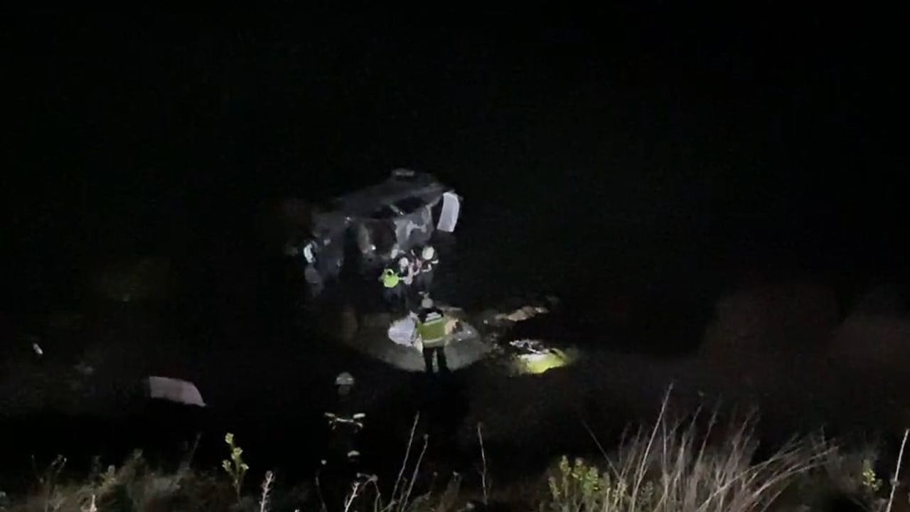 Şarköy'de uçurumdan deniz kıyısına yuvarlanan otomobilde 3 kişi yaralandı