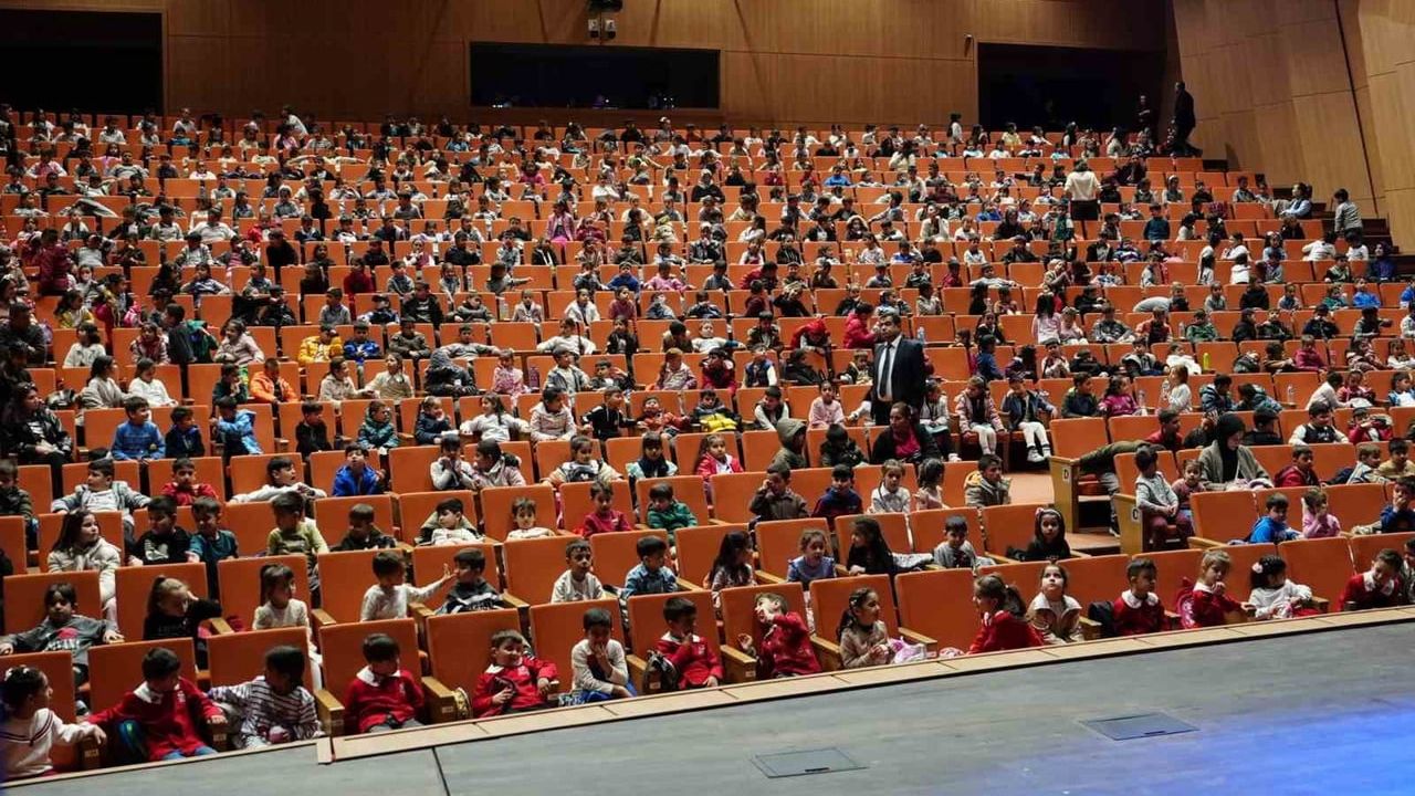Şehitkamil'de 4. Çocuk Tiyatrosu Günleri başladı: 6-12 Nisan arası oyunlar sahneleniyor