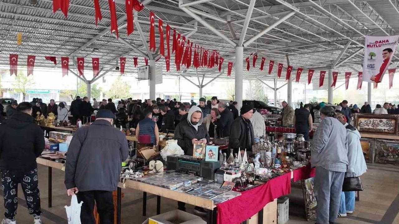 Şehitkamil’de Antika Pazarı: Nostalji ve Ticaret Değirmiçem Pazar Yeri’nde Buluştu